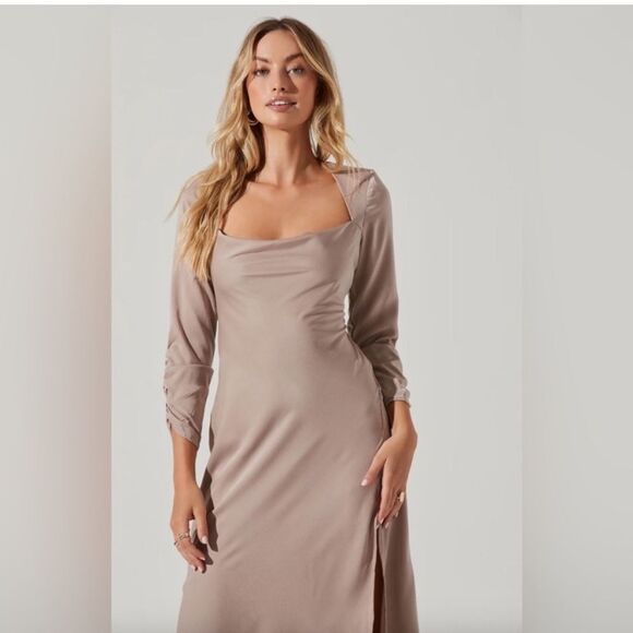 NWT Astr the Label Gracie Long Sleeve Cutout
Satin Midi Dress Sz S color cream - Picture 3 of 10